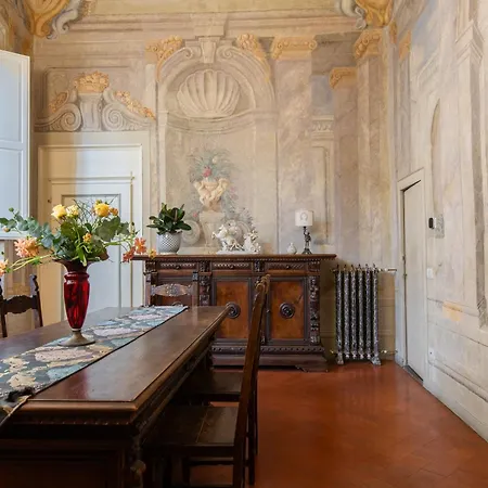 Apartment Santo Spirito Frescoed 6 Sleeps