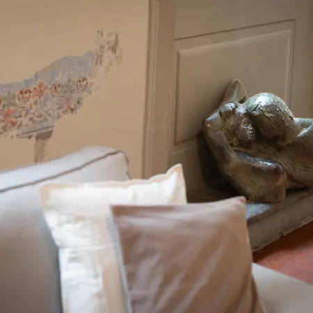 Apartment Santo Spirito Frescoed 6 Sleeps *