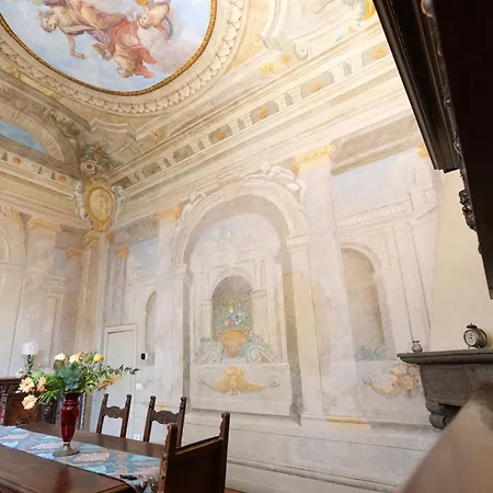 Apartment Santo Spirito Frescoed 6 Sleeps *
