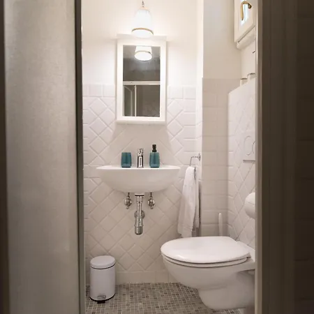 Santo Spirito Frescoed 6 Sleeps Apartment