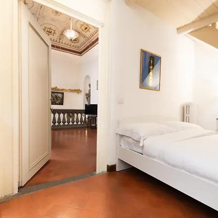 Apartment Santo Spirito Frescoed 6 Sleeps
