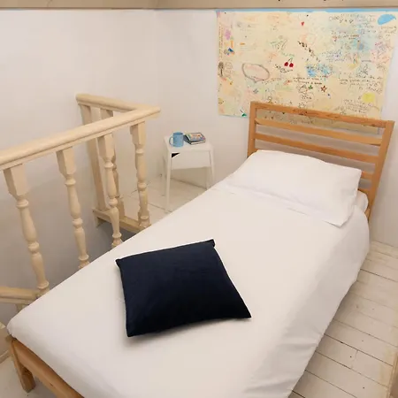Santo Spirito Frescoed 6 Sleeps Apartment *