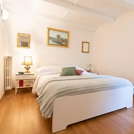 Apartment Santo Spirito Frescoed 6 Sleeps