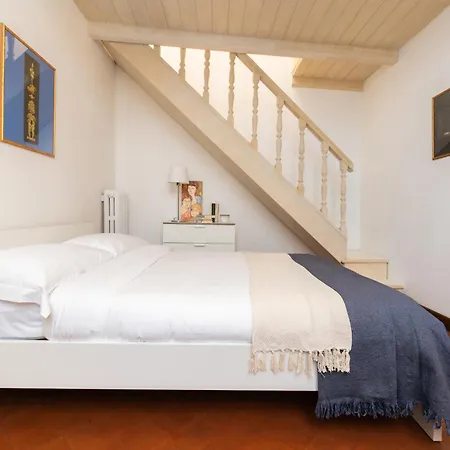 Santo Spirito Frescoed 6 Sleeps