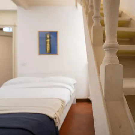 Santo Spirito Frescoed 6 Sleeps Apartment *