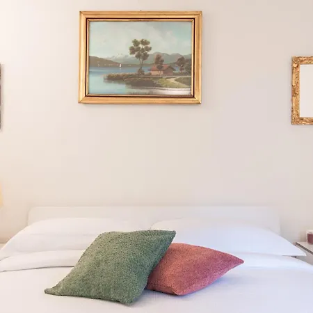Santo Spirito Frescoed 6 Sleeps Apartment *
