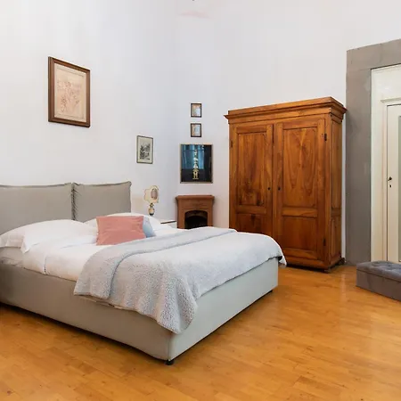 Διαμέρισμα Santo Spirito Frescoed 6 Sleeps