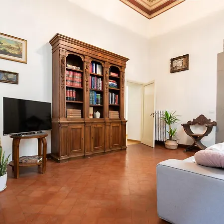 Santo Spirito Frescoed 6 Sleeps